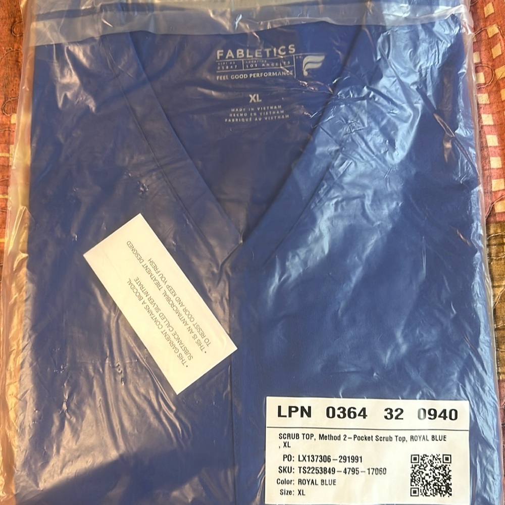Brand new Fabletics scrub top xl